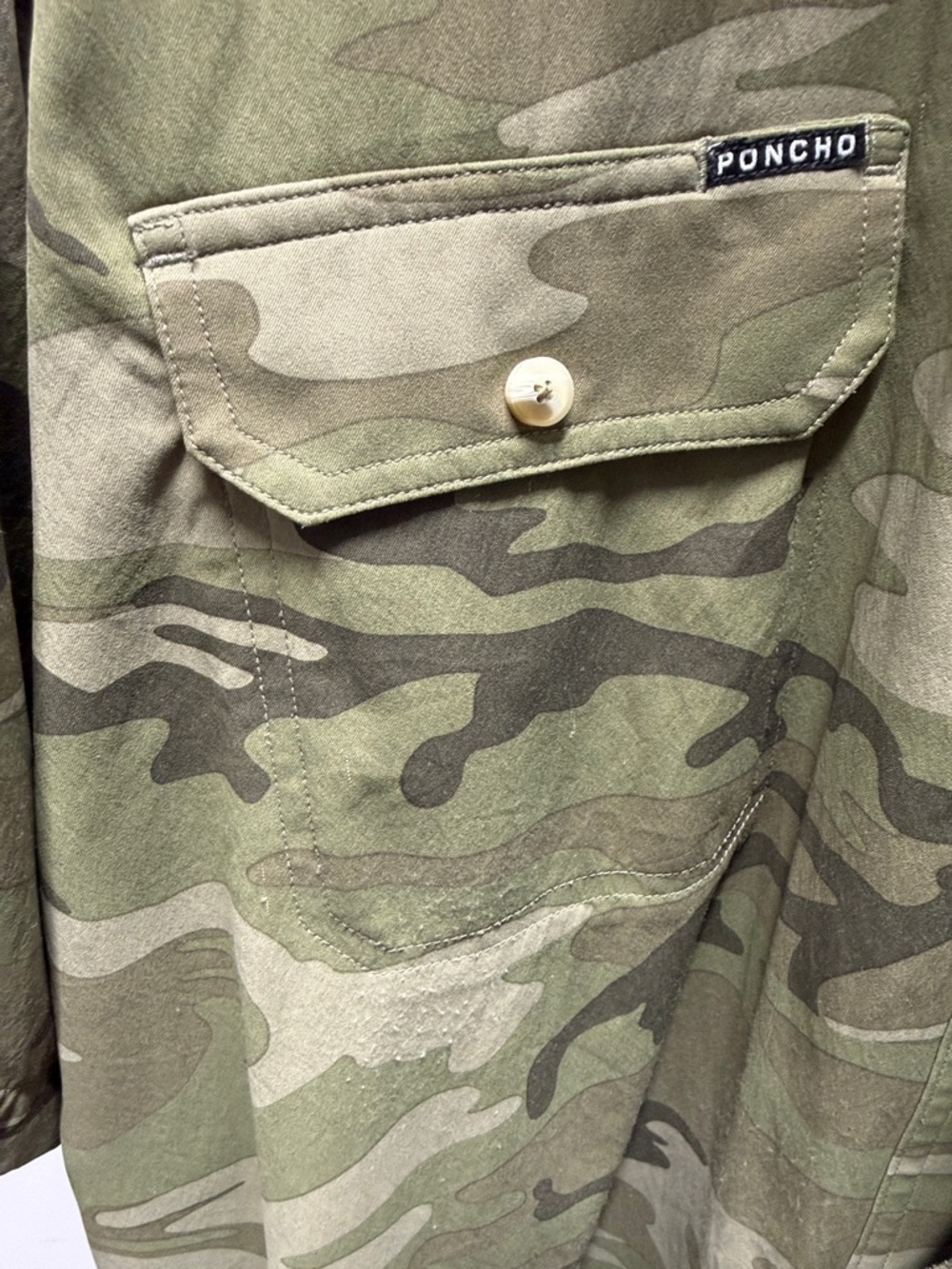 Poncho Men’s Camouflage Short-Sleeve Button-Down Shirt - Green Camo - Picture 3 of 7